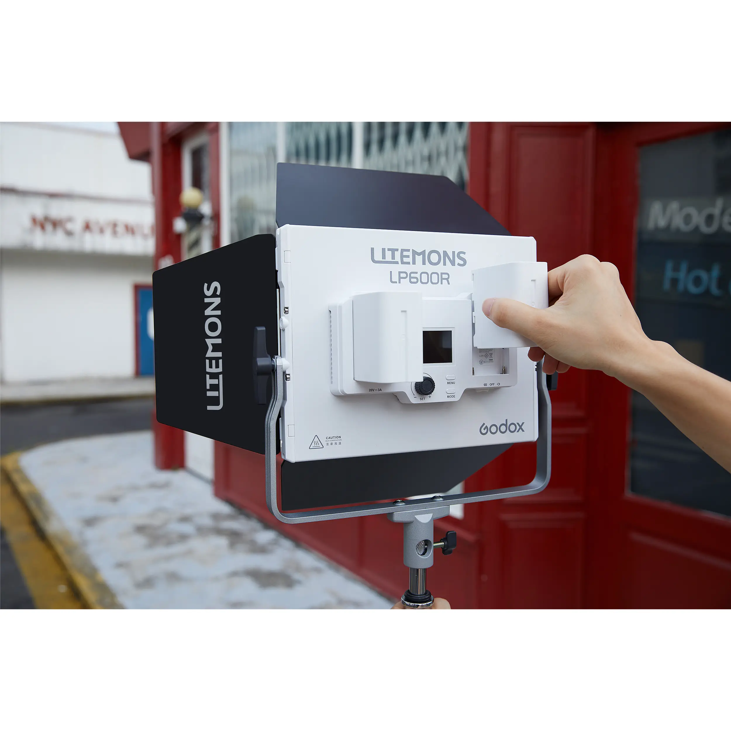 картинка Осветитель светодиодный Godox LITEMONS LP600R от магазина Ultra-mart