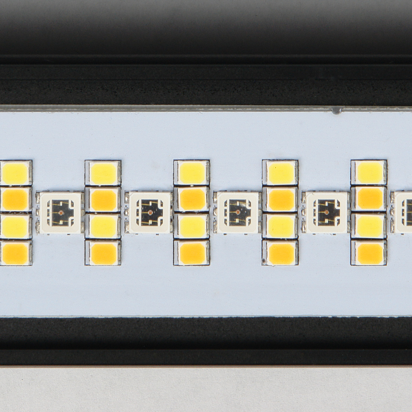 картинка Осветитель светодиодный GreenBean LedFlow 4ft RGB (BP) со встроенным аккумулятором от магазина Ultra-mart