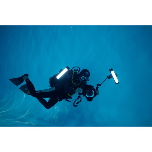 картинка Осветитель светодиодный Godox Dive Light WT25D для подводной съемки от магазина Ultra-mart