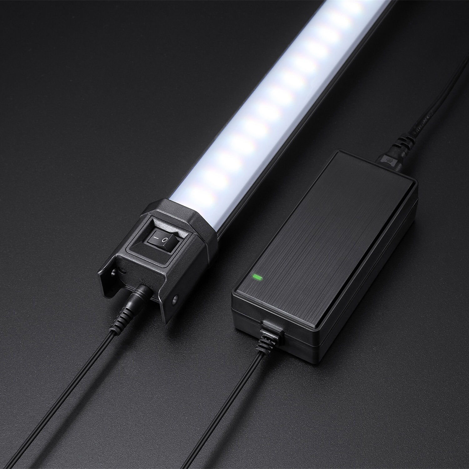 картинка Комплект светодиодных осветителей Godox TL60*2 kit для видеосъемки от магазина Ultra-mart