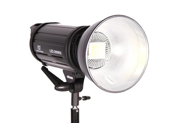картинка Светодиодный осветитель FST EF-200 LED 5500K от магазина Ultra-mart