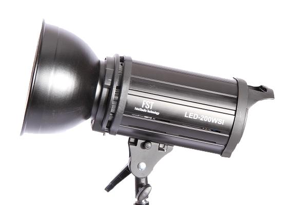 картинка Светодиодный осветитель FST EF-200 LED 5500K от магазина Ultra-mart