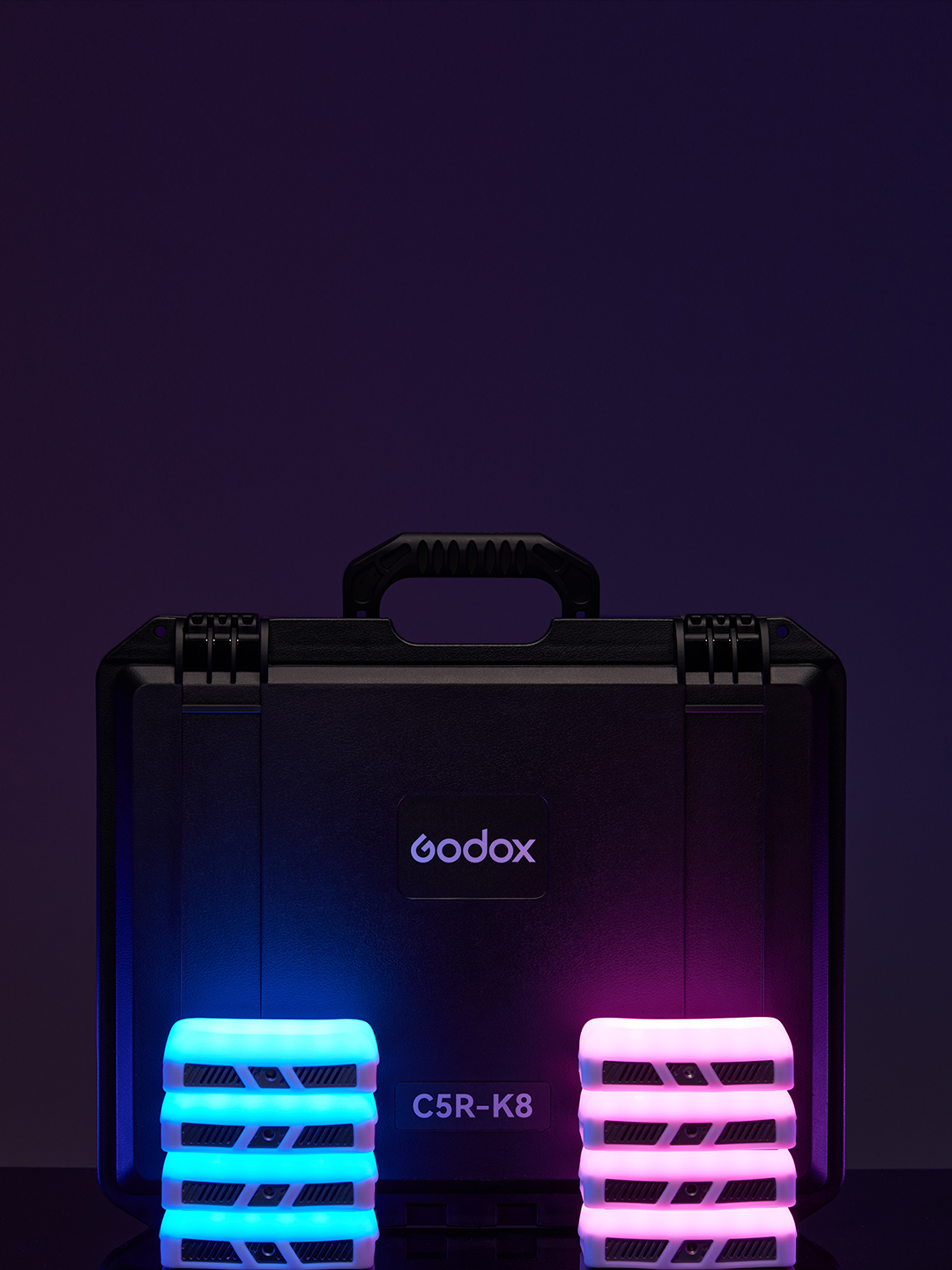 картинка Комплект светодиодных осветителей Godox Knowled C5R-K8 с зарядным кейсом от магазина Ultra-mart