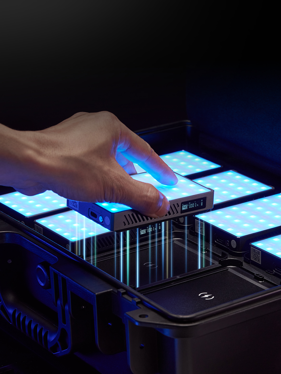 картинка Комплект светодиодных осветителей Godox Knowled C5R-K8 с зарядным кейсом от магазина Ultra-mart