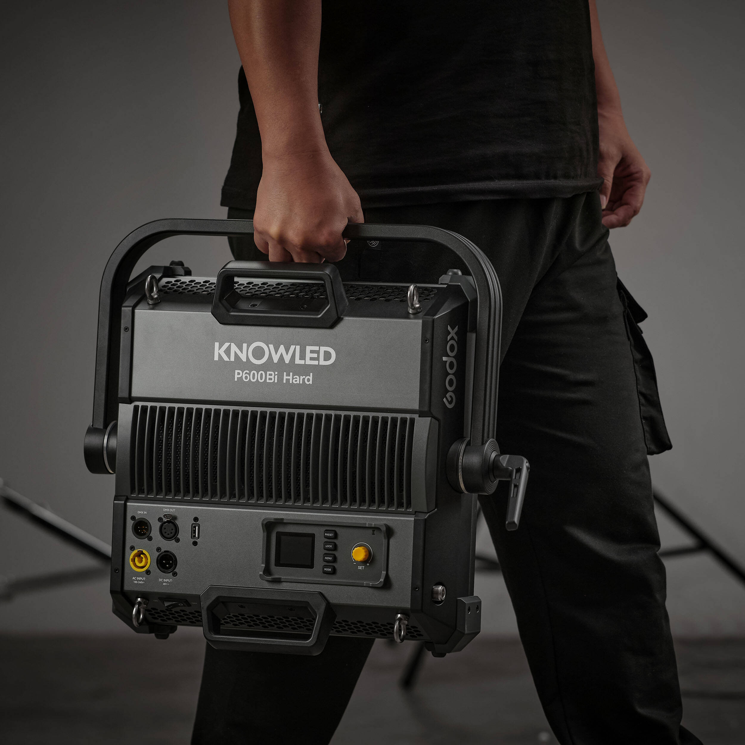картинка Осветитель светодиодный Godox Knowled P600Bi Hard от магазина Ultra-mart