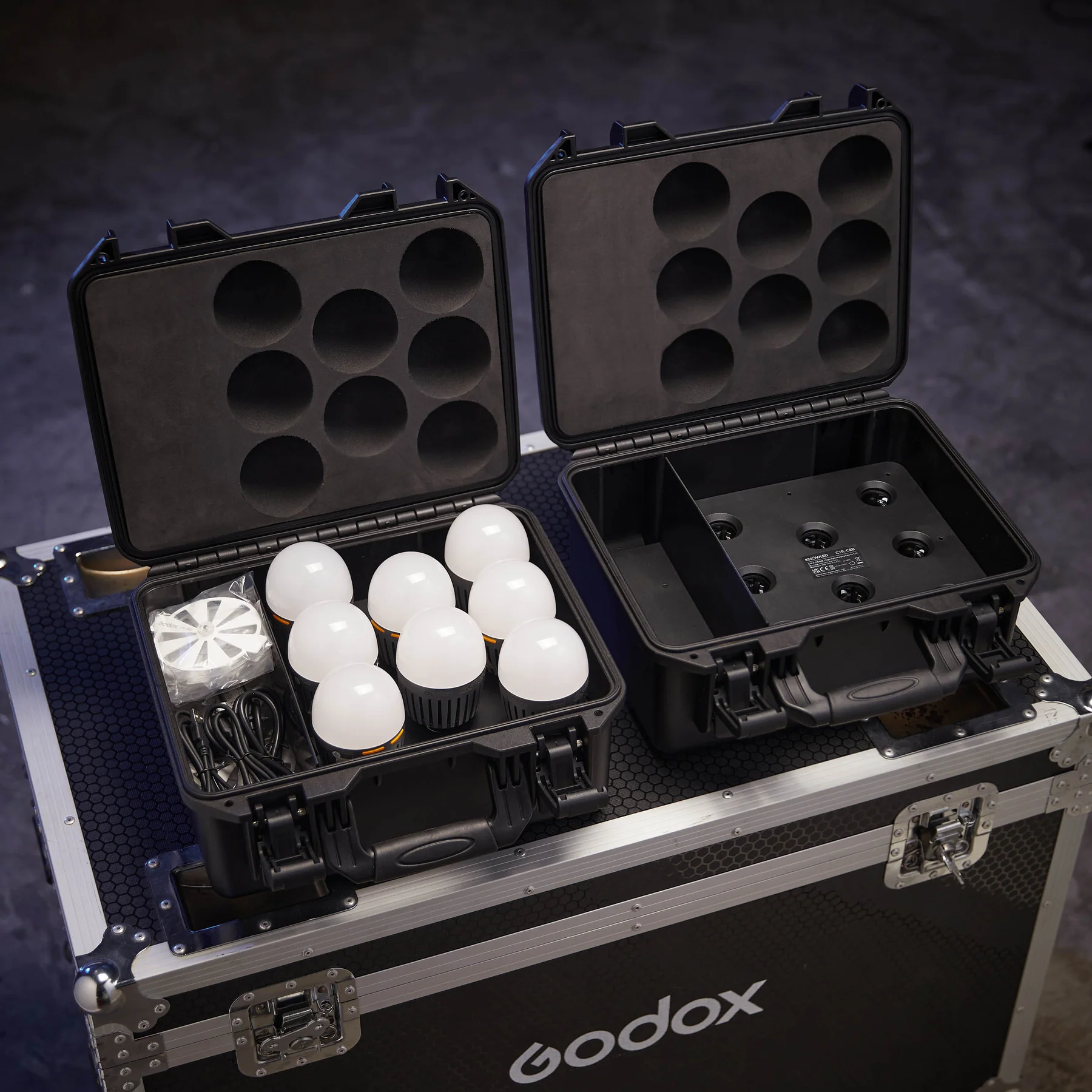 картинка Комплект светодиодных ламп Godox Knowled C7R-K8 с зарядным кейсом от магазина Ultra-mart