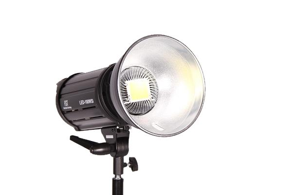    FST EF-100 LED 5500K   Ultra-mart